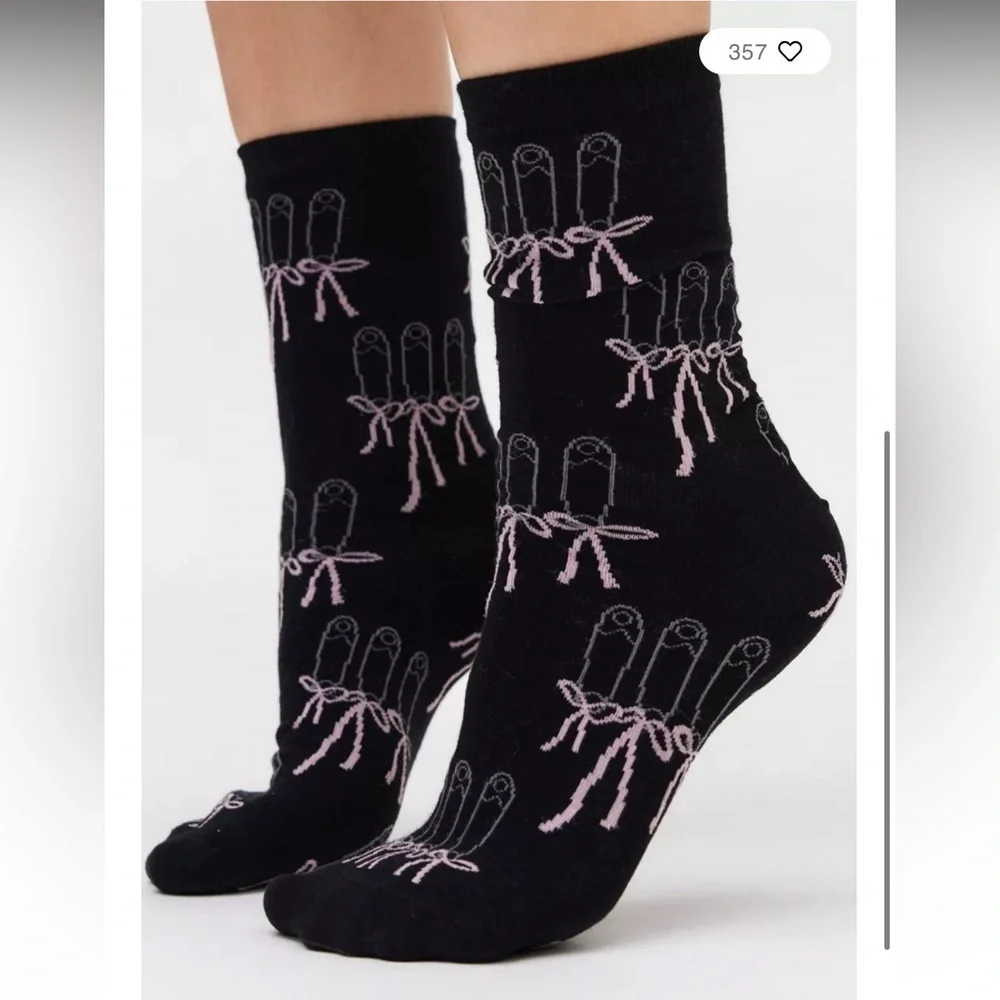 NWT Urban Outfitters Ballet Slipper Black Crew Socks